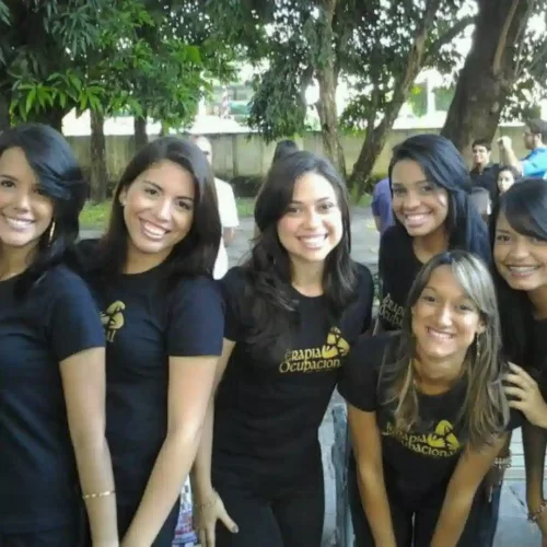 taysa andrade e amigas em retrato de formatura